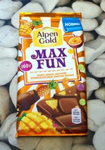 Шоколад Alpen Gold Max Fun Манго, ананас, маракуйя, взрывная карамель, шипучие шарики постер