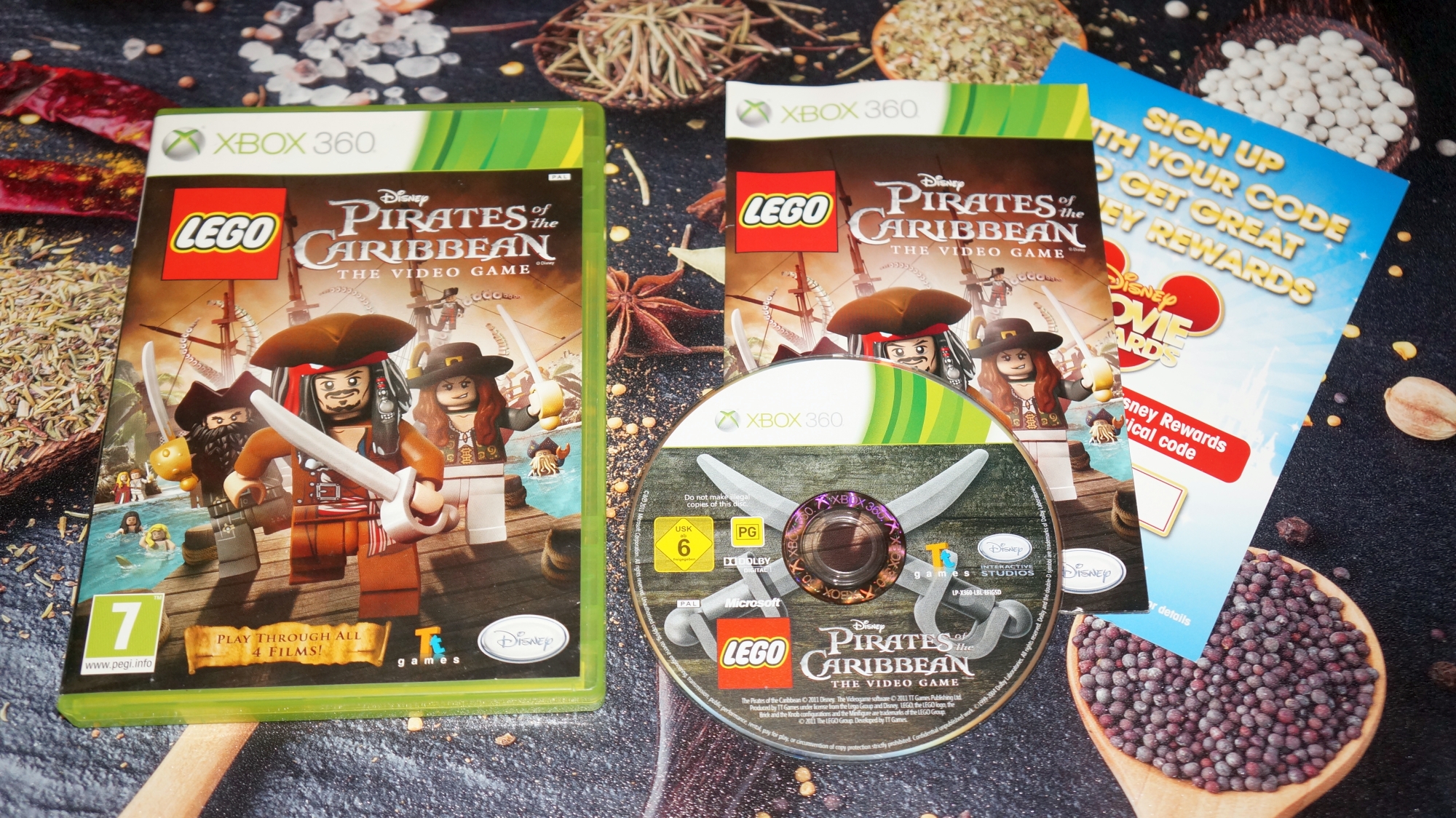 Игра для Xbox 360 LEGO Pirates of the Caribbean: The Video Game фото коробки и диска