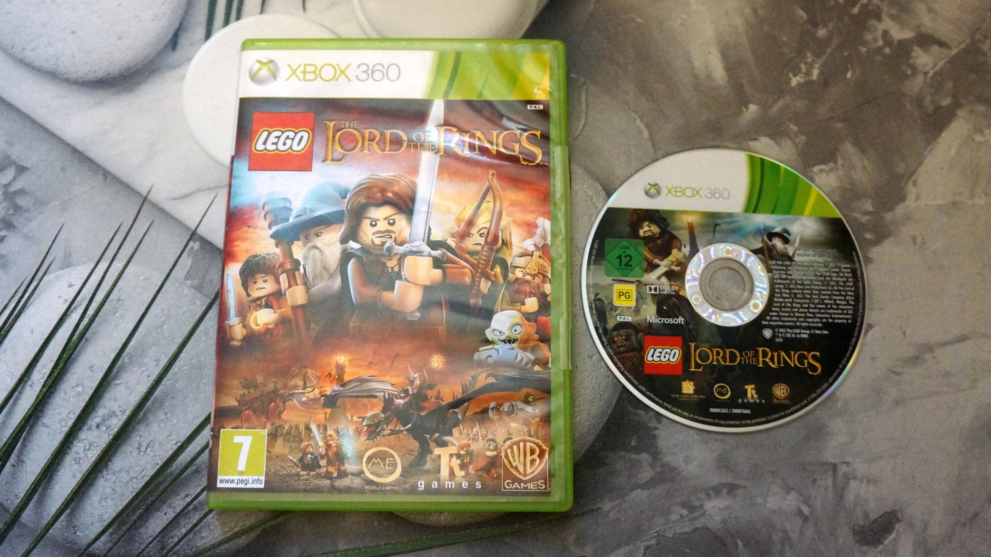 Игра для Xbox 360 LEGO The Lord of the Rings фото коробки и диска