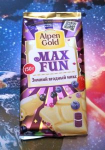 Шоколад Alpen Gold Max Fun Зимний ягодный микс постер