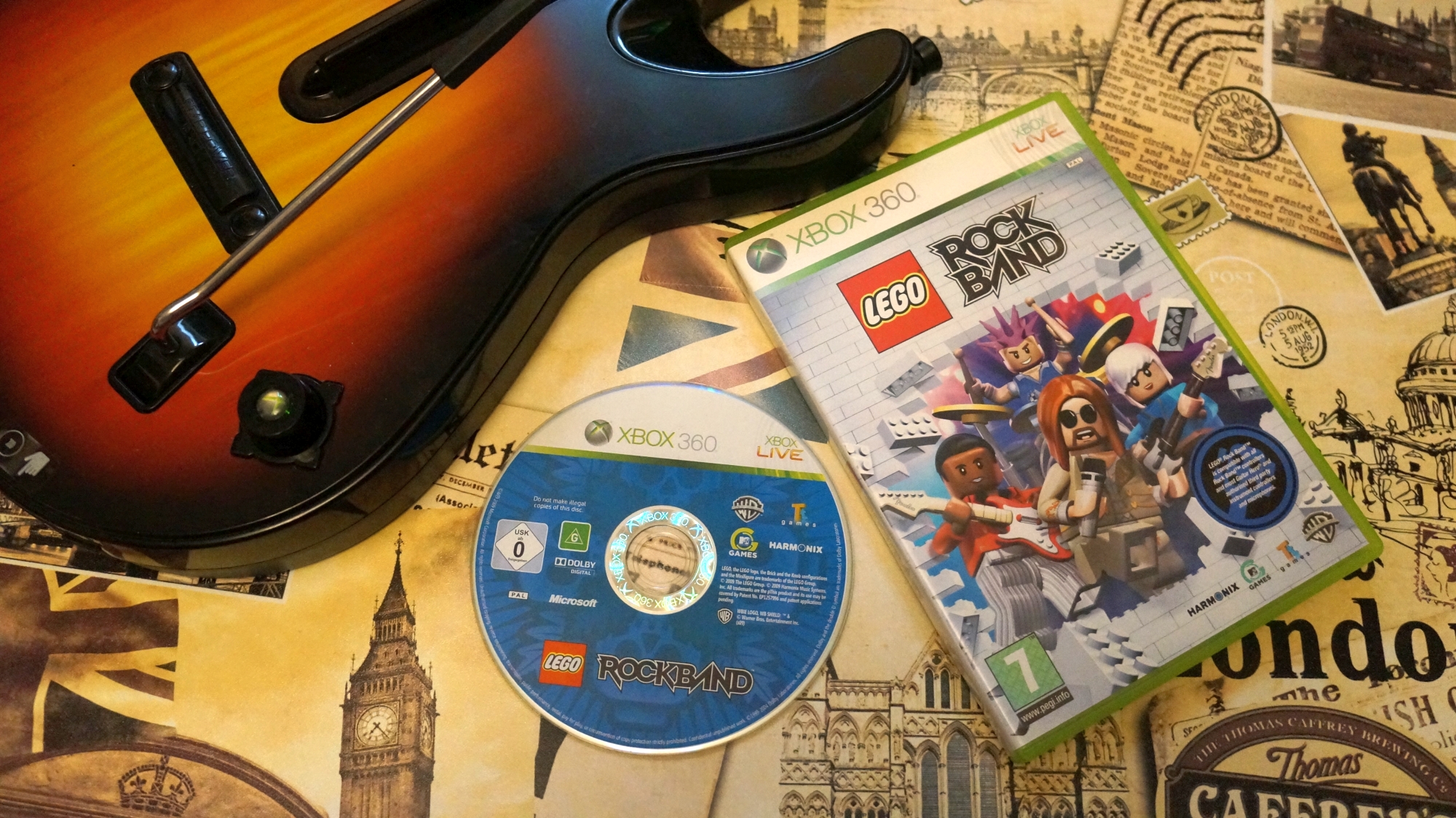 Игра LEGO Rock Band для Xbox 360 фото коробки, диска и гитары